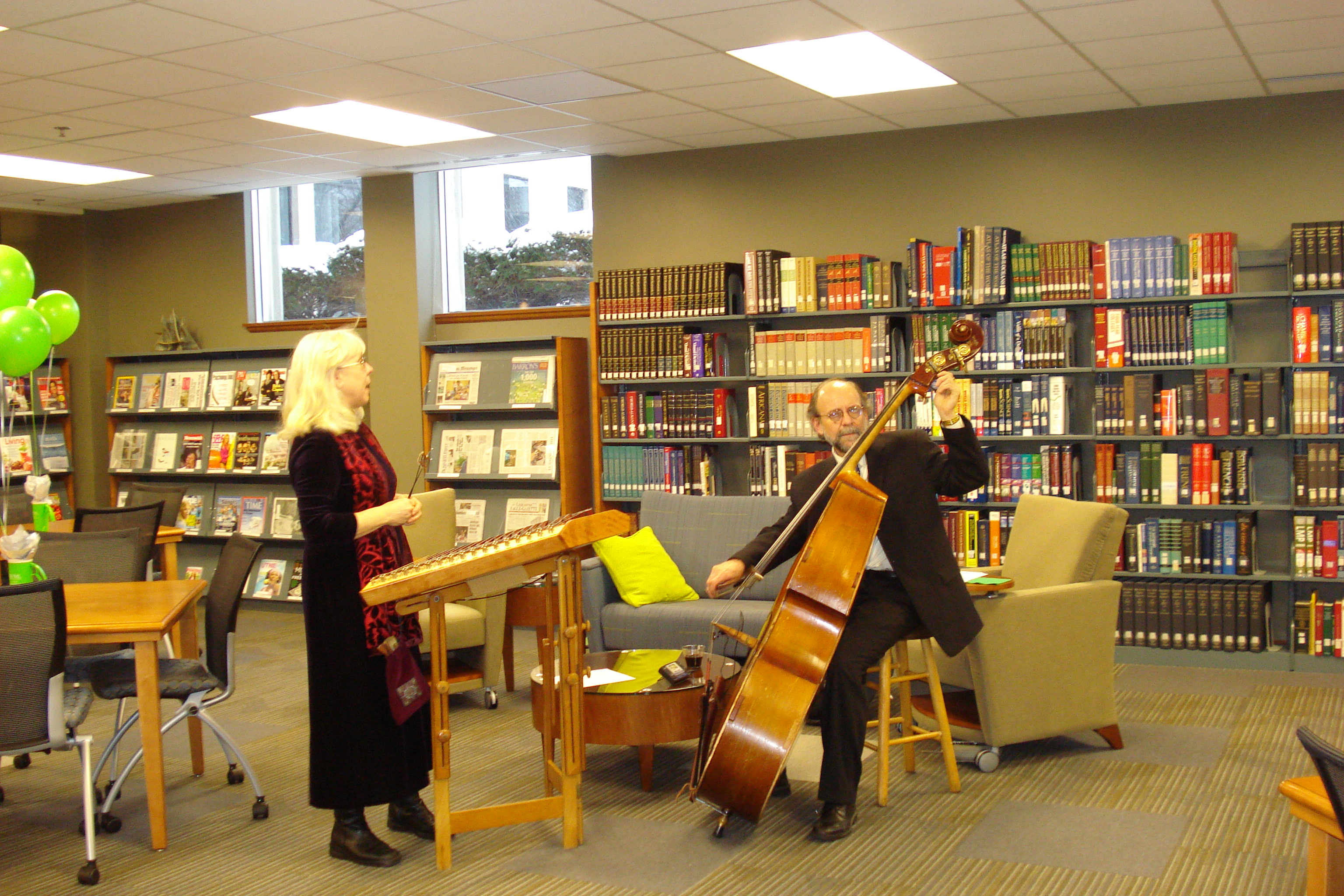 Есть библиотека песня. Музыкальная библиотека. Библиотека музыканта. Музыкальный вечер в библиотеке. Библиотека в музыкальной школе.